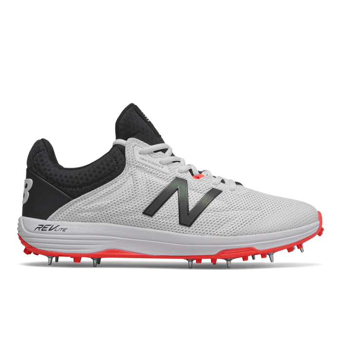New balance best sale shoes spikes