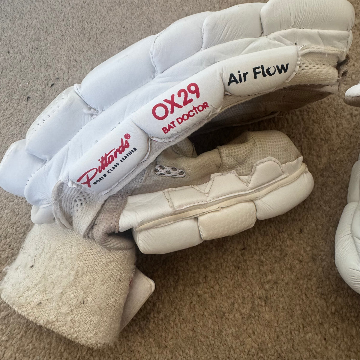 USED LH Men’s Older Design Batting Gloves Pakistan Made