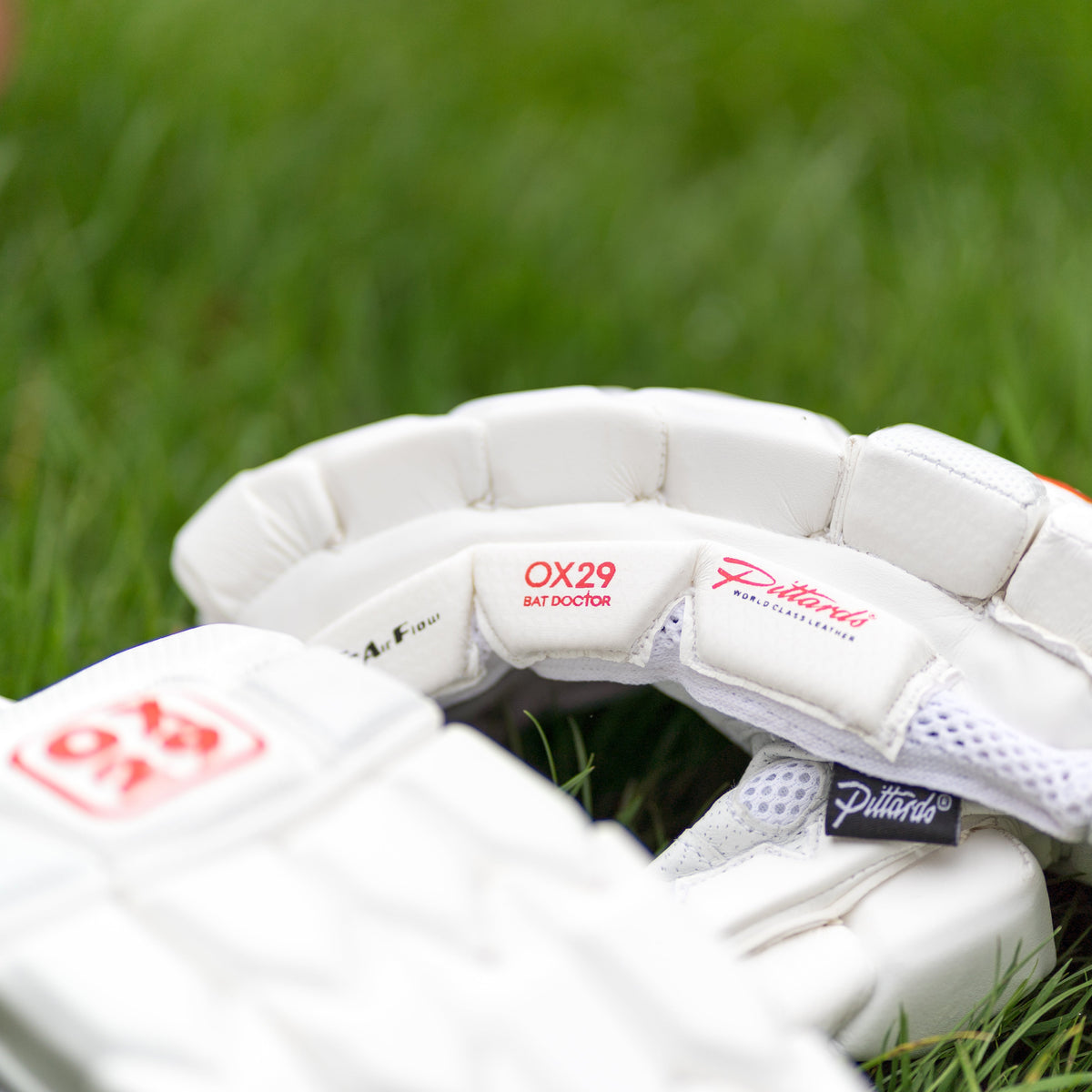LEFT HAND YOUTH Elite Batting Gloves, with Pittards palms