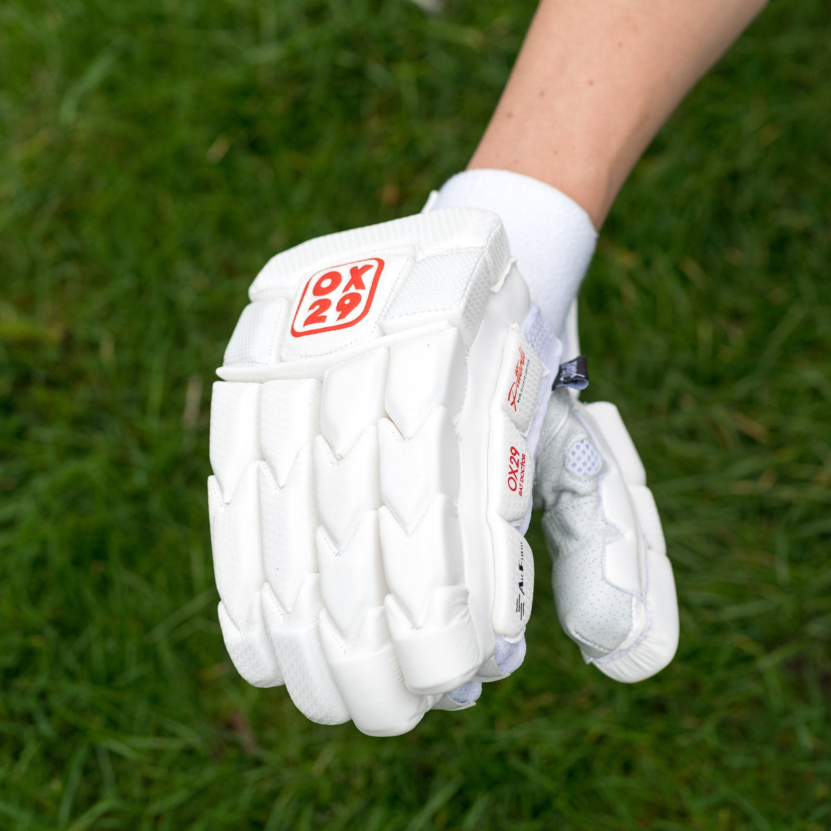 LEFT HAND YOUTH Elite Batting Gloves, with Pittards palms