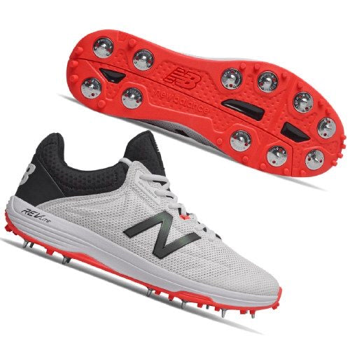 New balance cricket hot sale spikes shoes