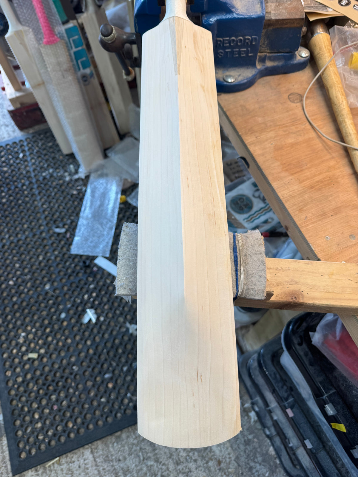 Grade 3, 2lbs 7.7oz, Mid-Low Middle, OX29 Handmade #559