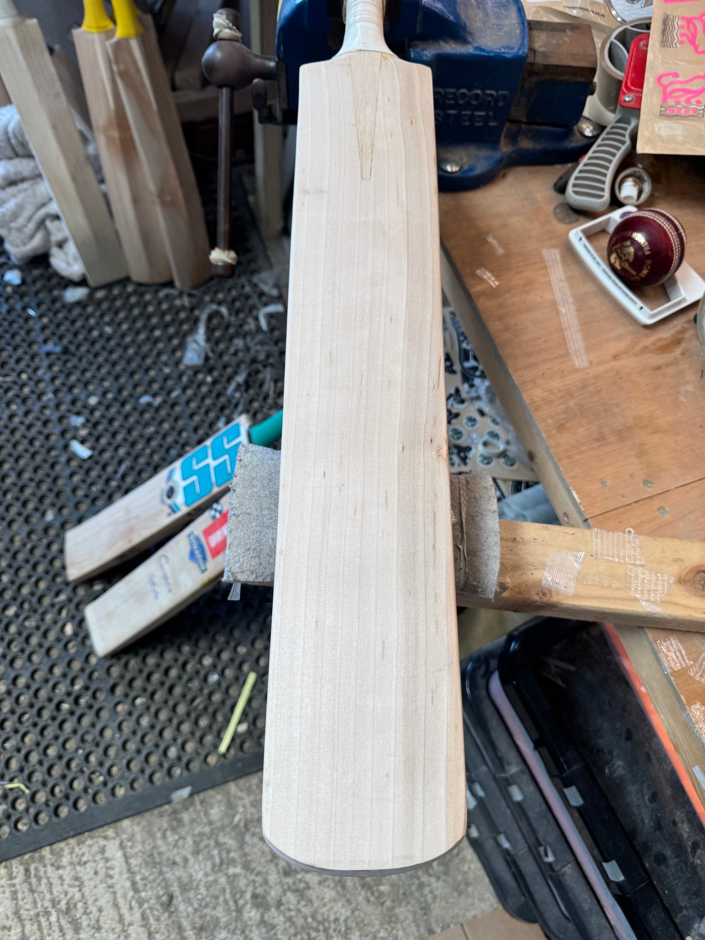 Grade 2, 2lbs 8.9, Mid Middle, OX29 Handmade #464