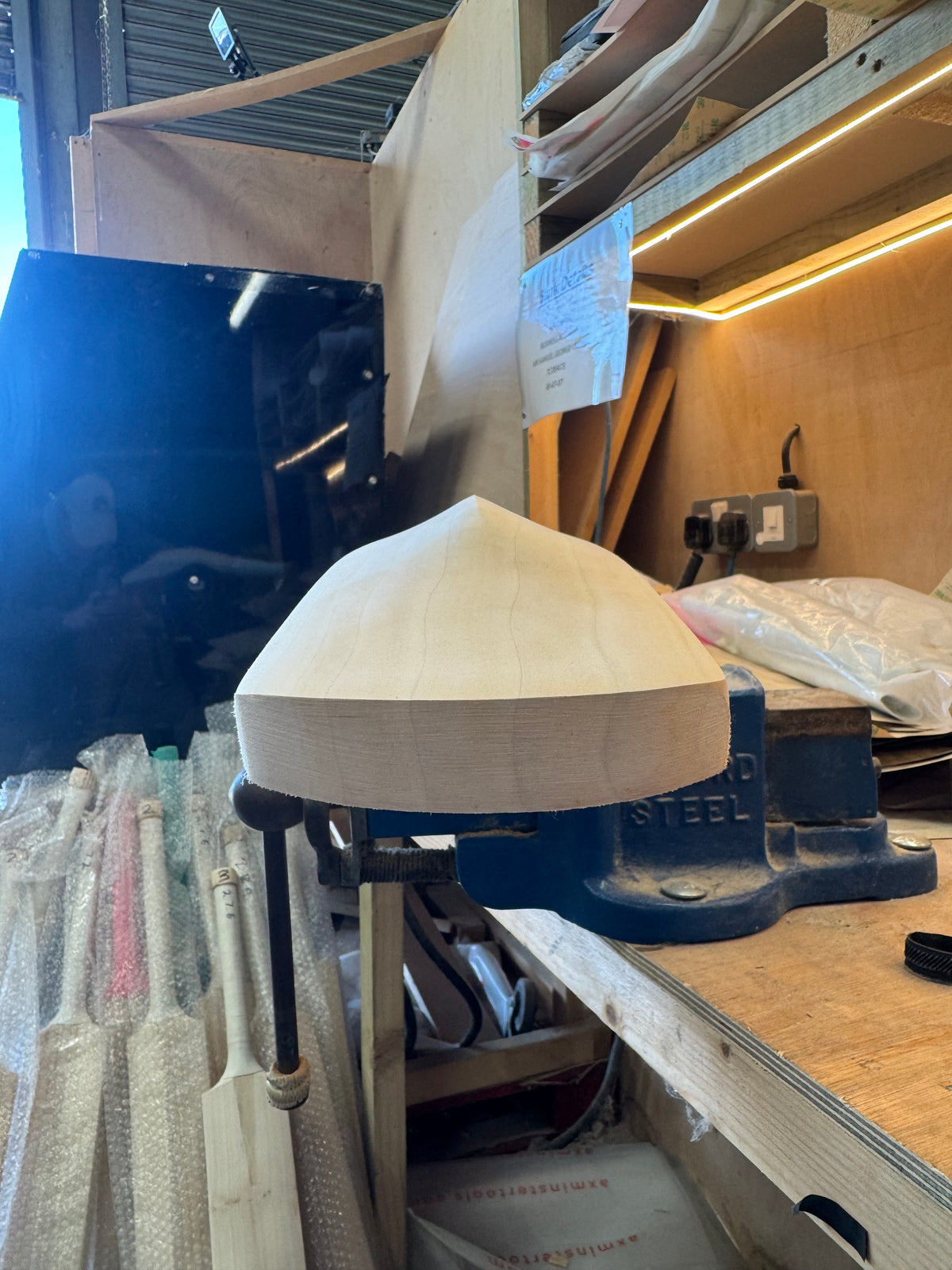 Grade 3, 2lbs 8.2oz, Mid-Low Middle, OX29 Handmade #556