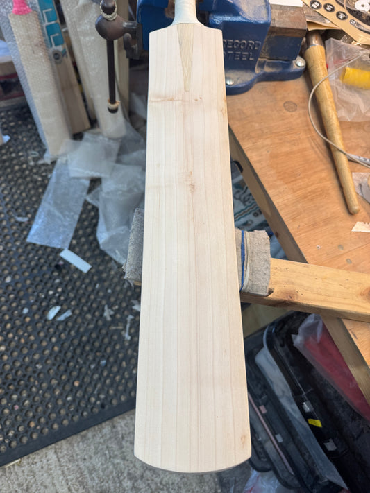 Grade 3, 2lbs 8.2oz, Classic Shape, OX29 Handmade #557