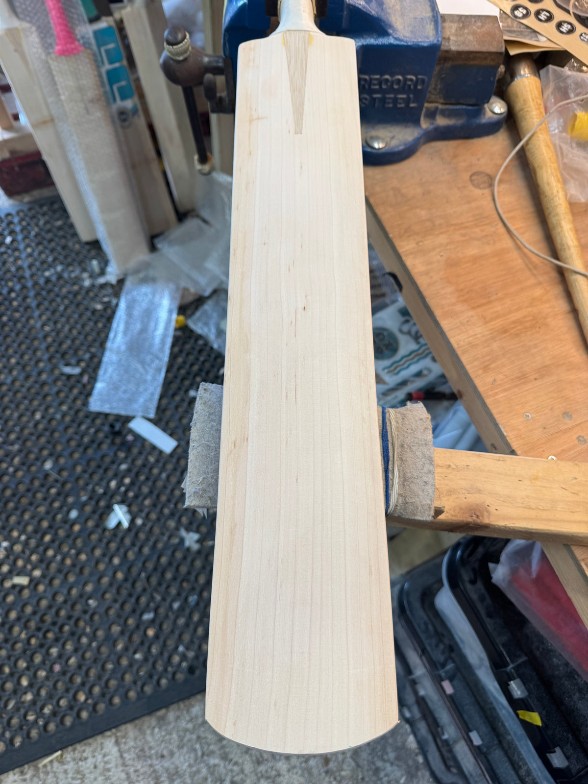 Grade 3, 2lbs 7.7oz, Mid-Low Middle, OX29 Handmade #559