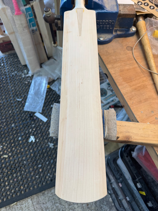 Grade 3, 2lbs 7.7oz, Mid-Low Middle, OX29 Handmade #559