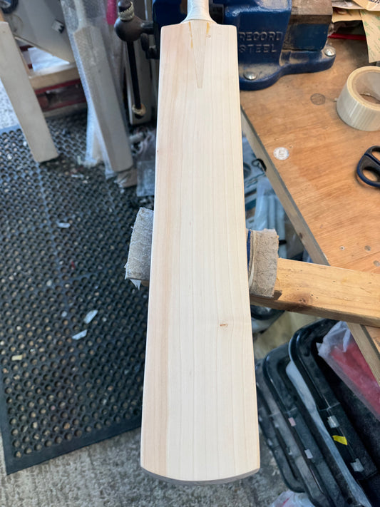 Grade 3, 2lbs 7.9oz, Low Middle, OX29 Handmade #577