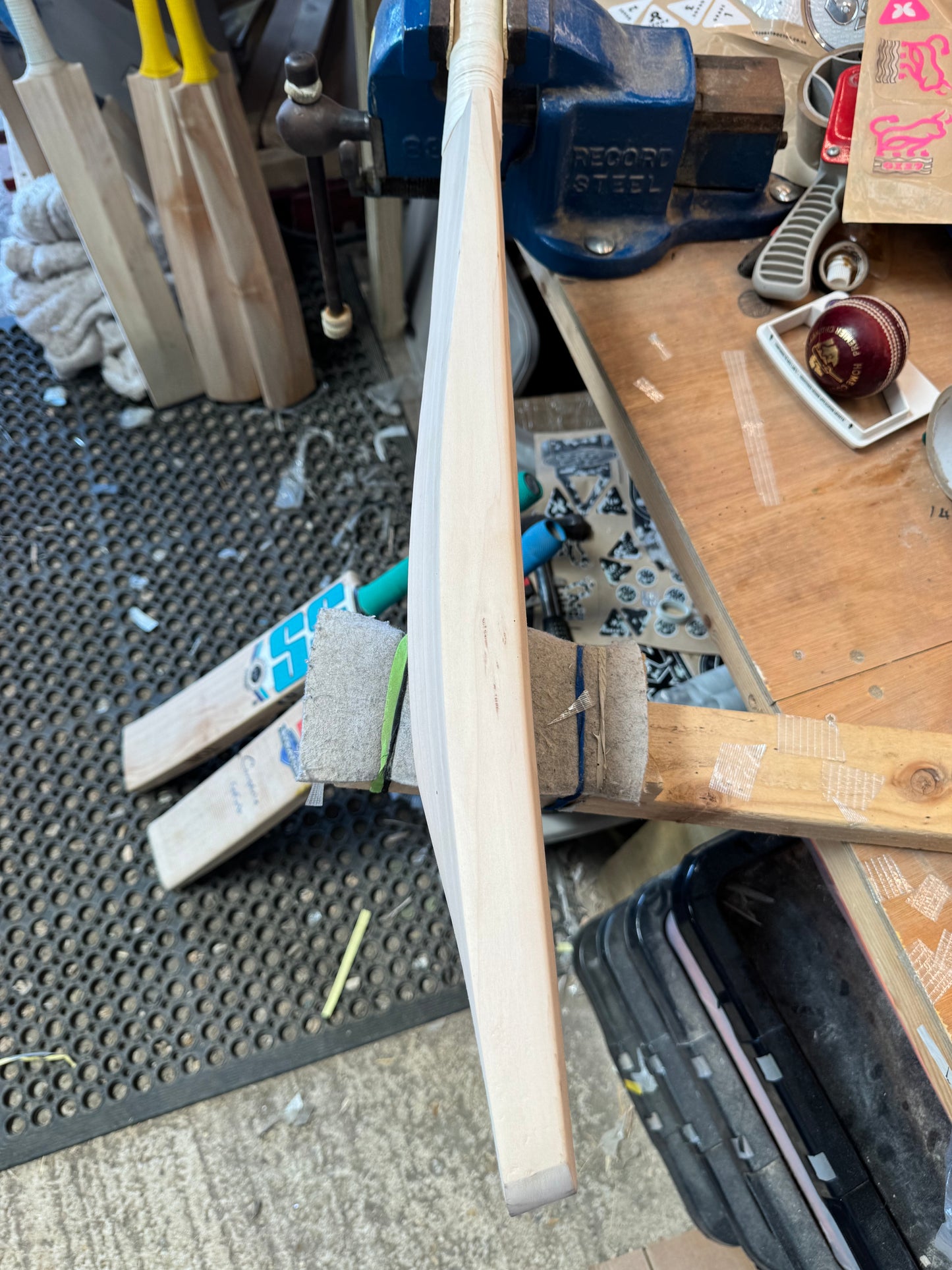 Grade 2, 2lbs 8.9, Mid Middle, OX29 Handmade #464