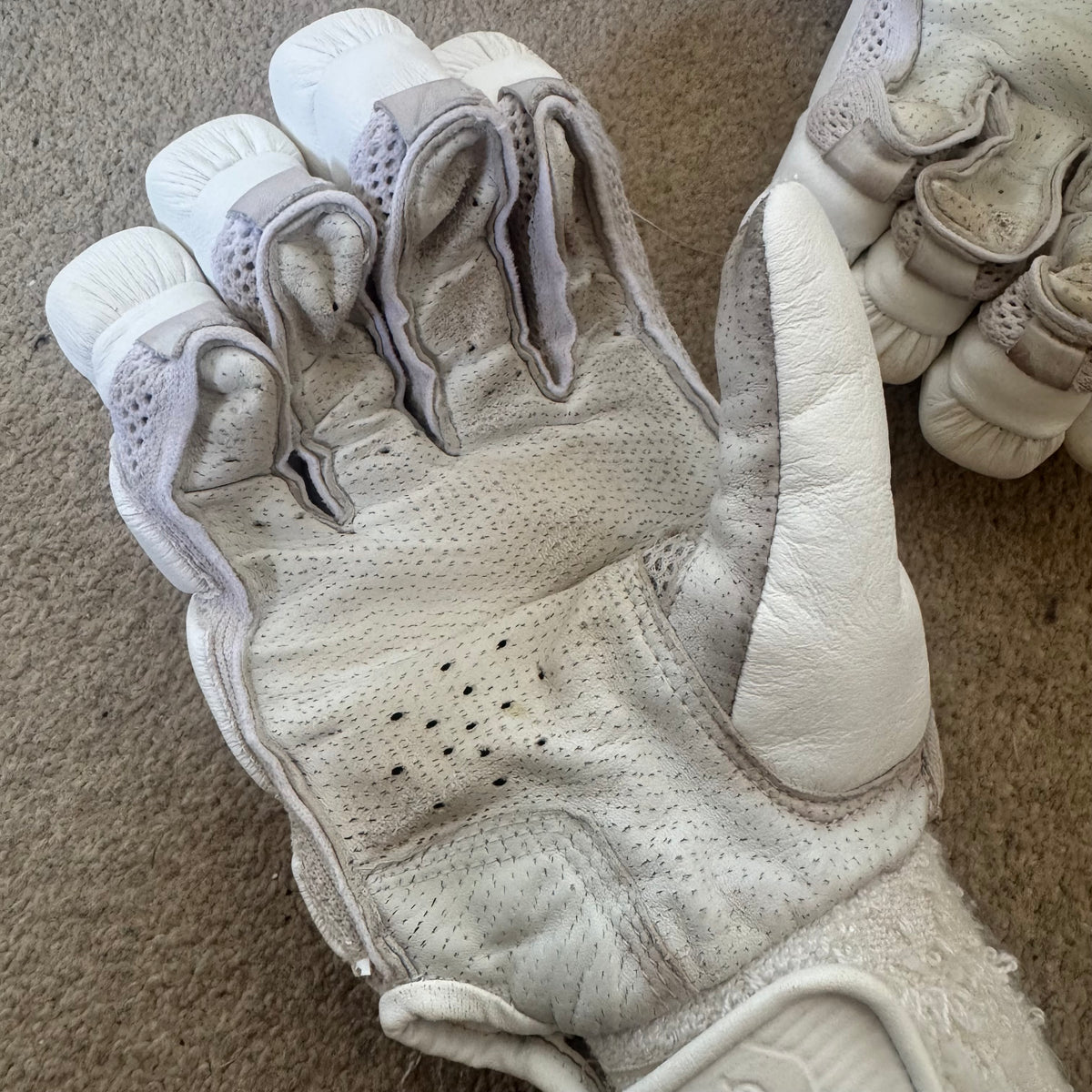 USED LH Men’s Older Design Players Batting Gloves Indian Made #2