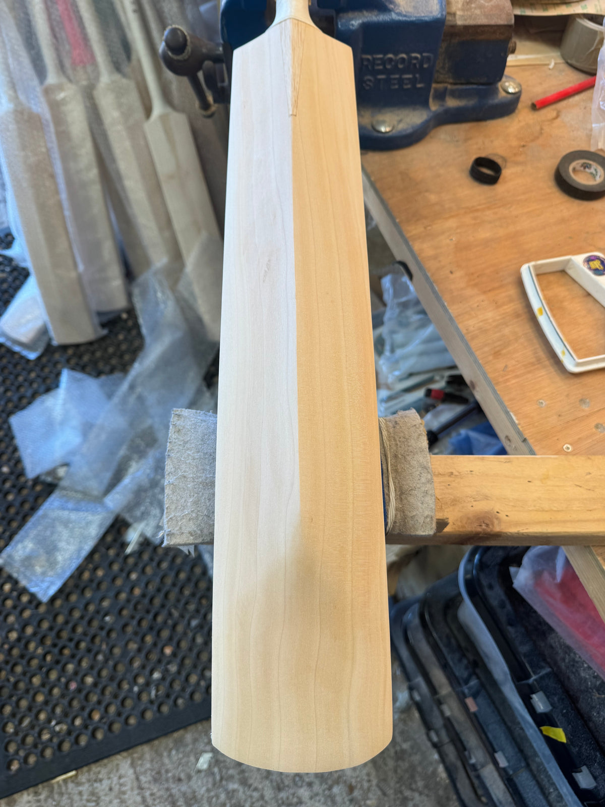 Grade 3, 2lbs 8.2oz, Mid-Low Middle, OX29 Handmade #556