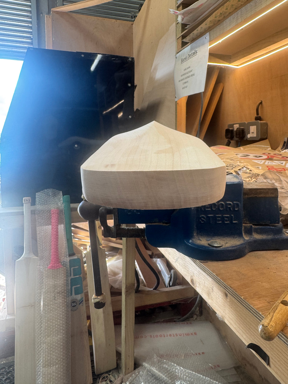 Grade 3, 2lbs 10.5, Mid-Low Middle, OX29 Handmade #561