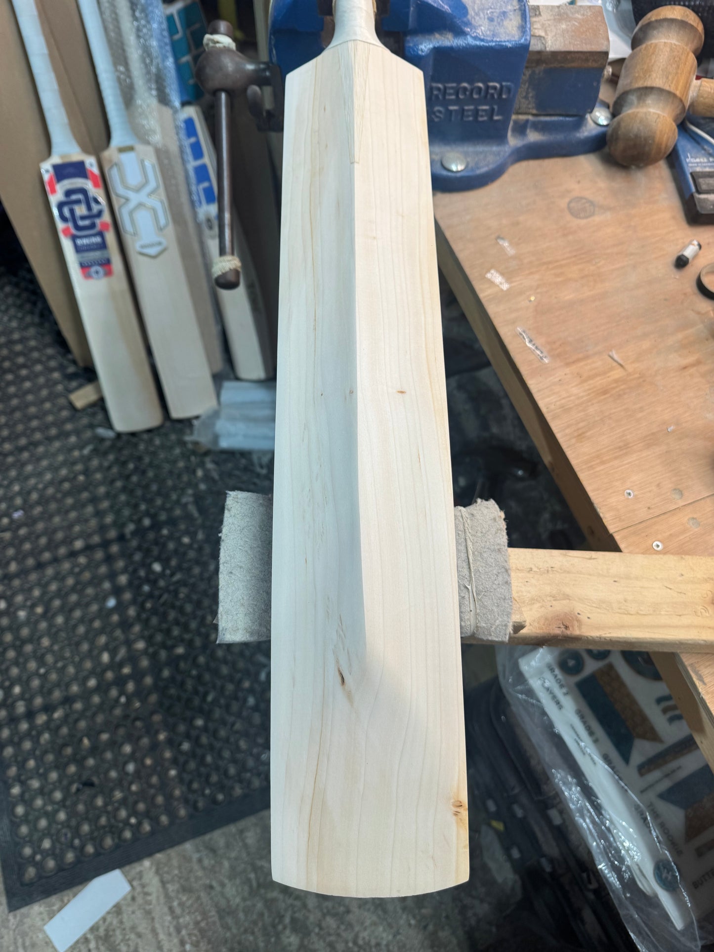 Players Grade, 2lbs 8.5oz Low Middle, OX29 Handmade #499