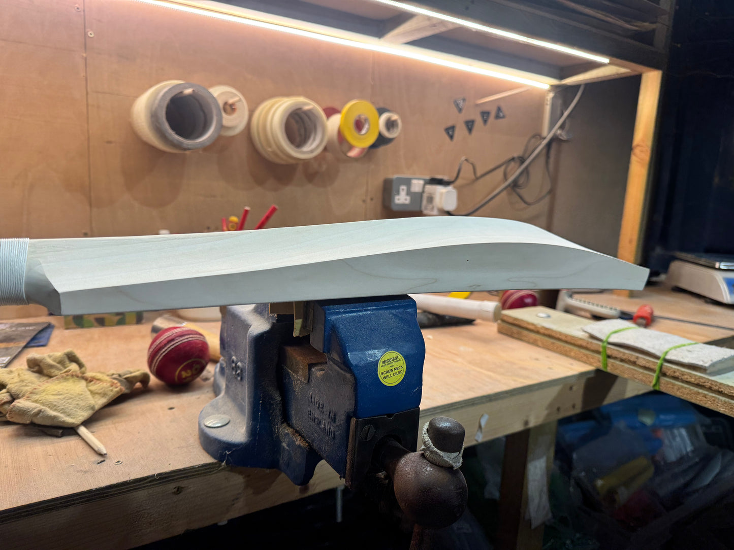 Grade 3, 2lbs 10.2oz, Low Middle - OX29 Handmade #330