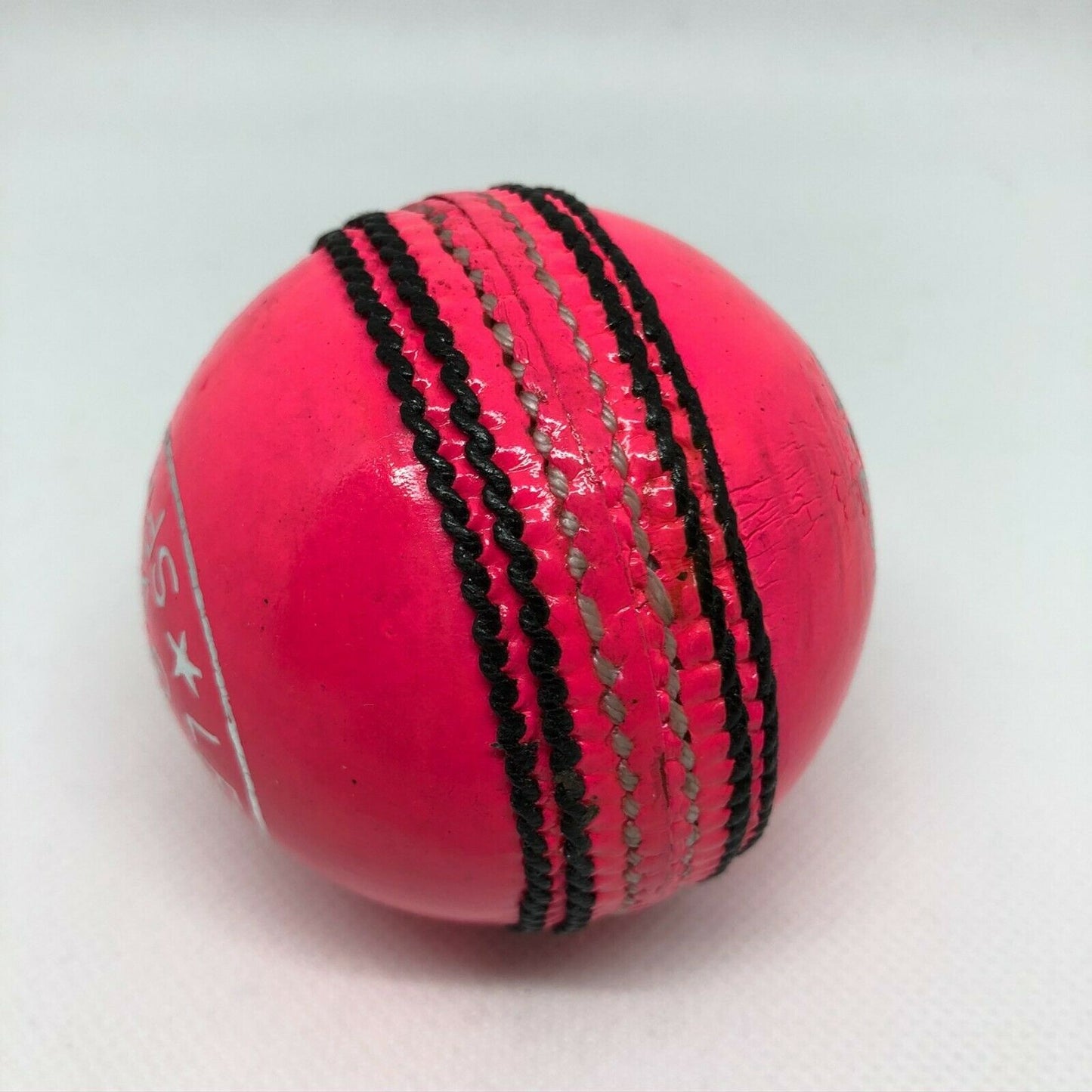 Junior Pink League Special 'A' Grade 4 3/4 oz / 135 grams match Cricket Ball
